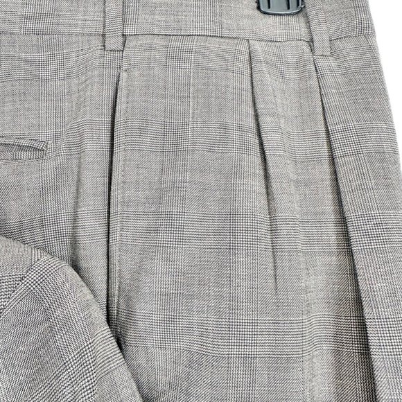Jos A Banks Traveler's Collection Suit Men's Gray Jacket and Slacks EUC - Picture 3 of 10